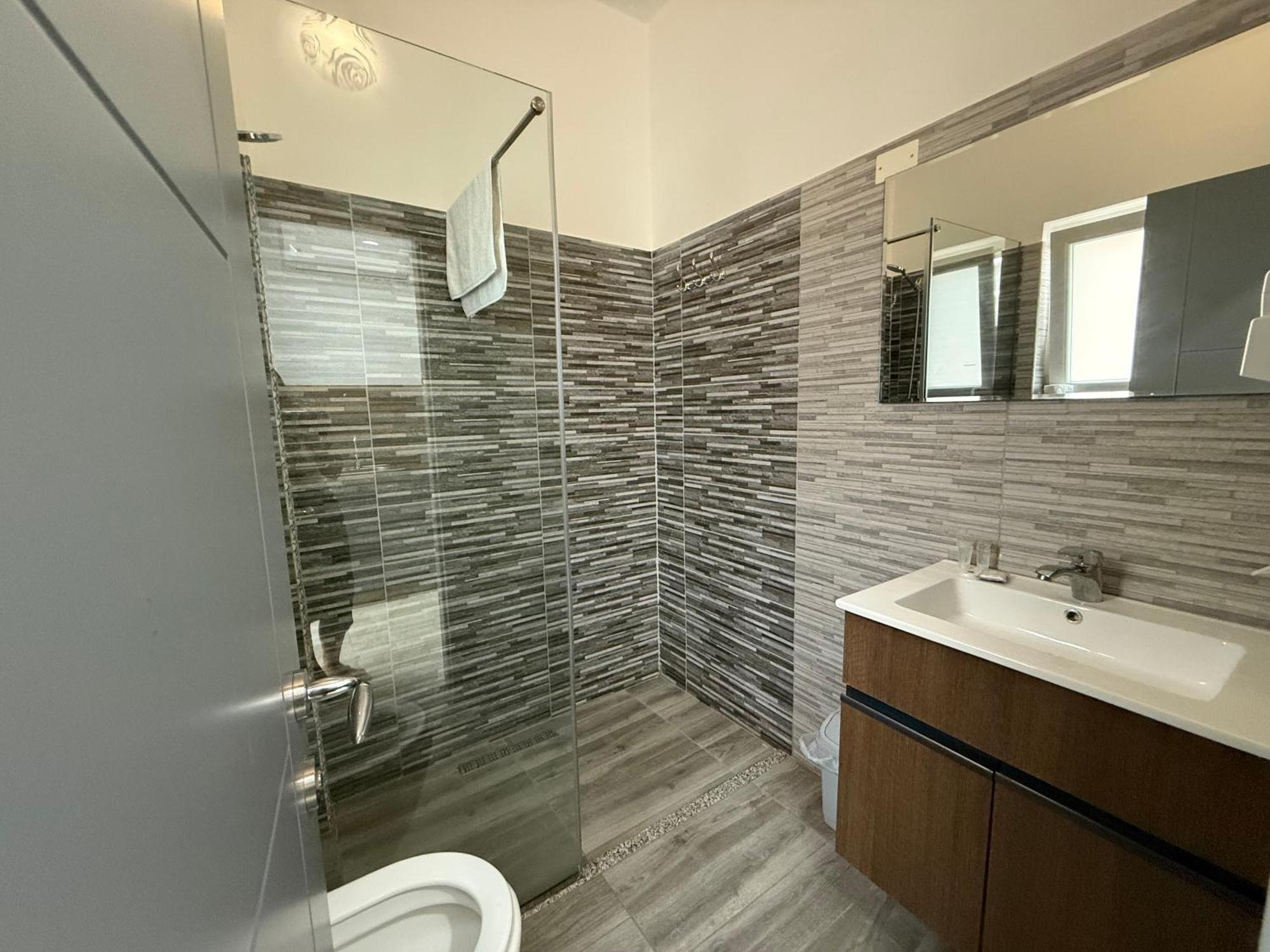 Hotel Leodori 1 Shëngjin Екстериор снимка