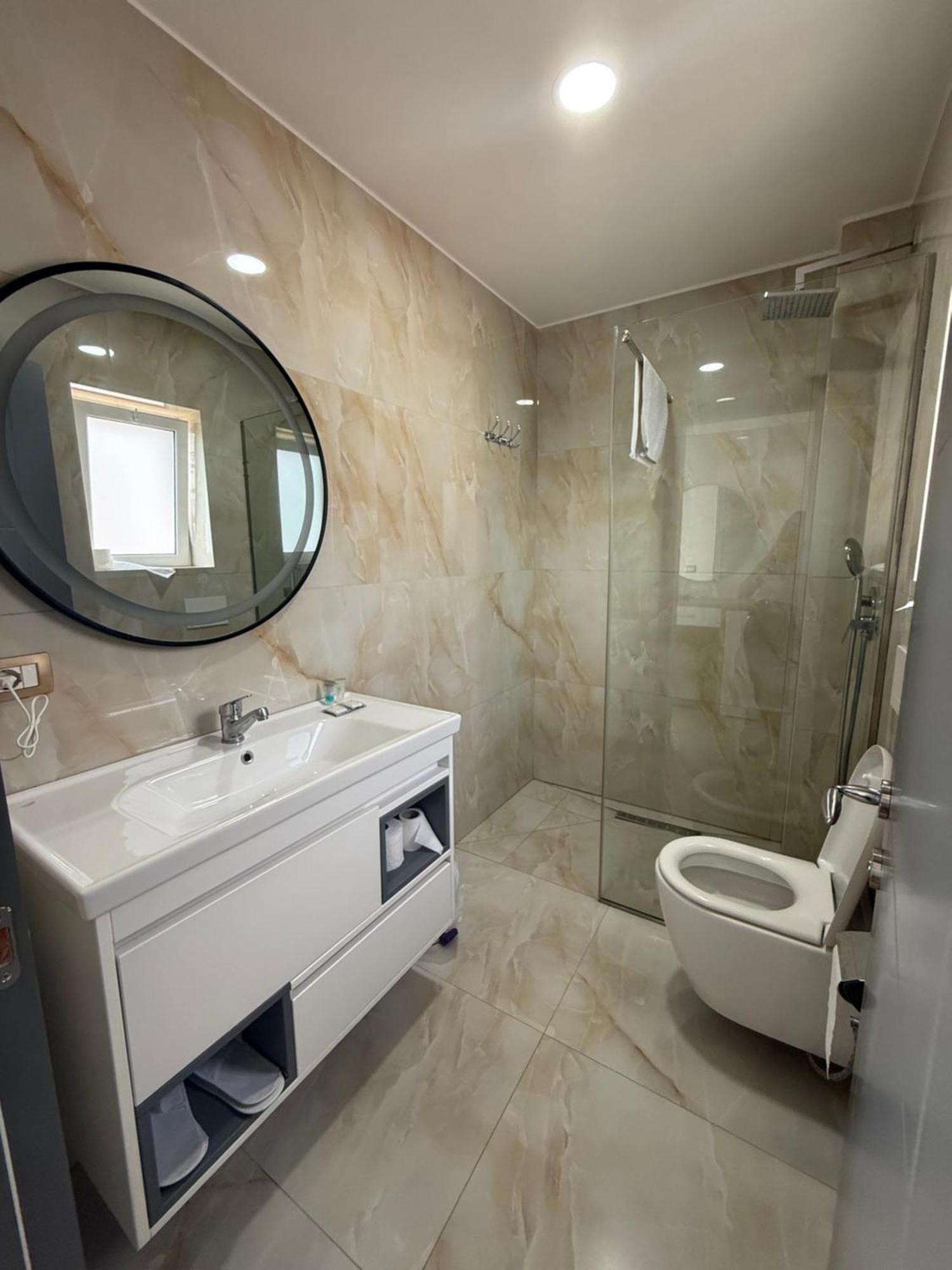 Hotel Leodori 1 Shëngjin Екстериор снимка
