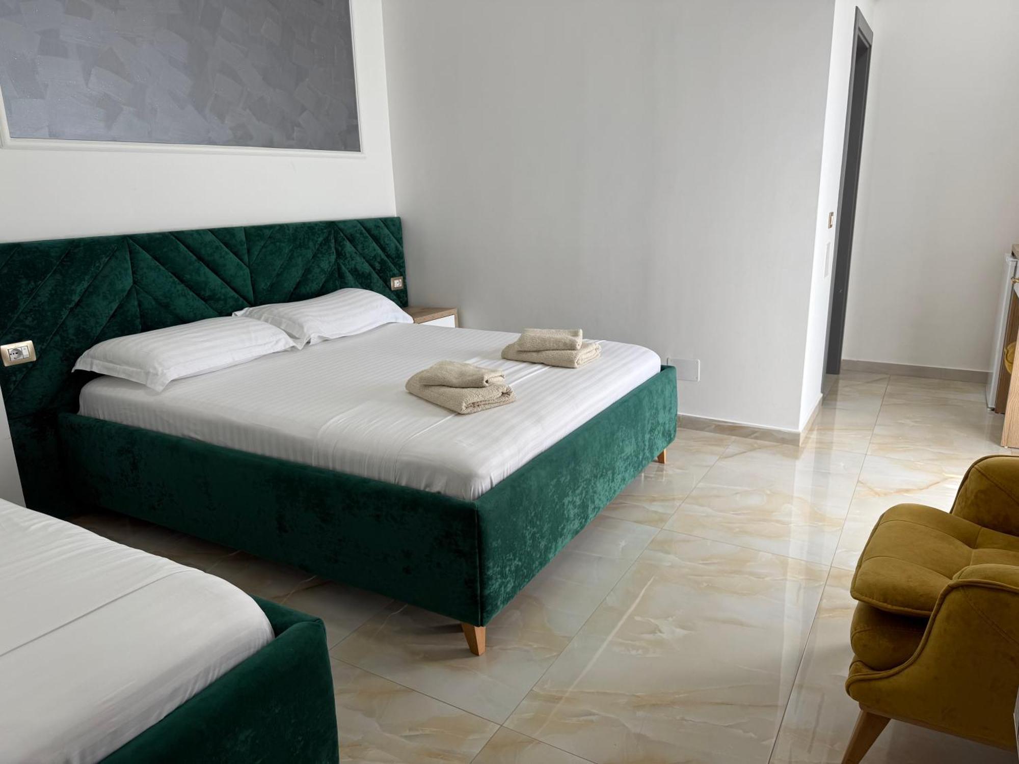 Hotel Leodori 1 Shëngjin Екстериор снимка